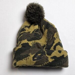 Nike Youth Kids Green Camo Pom Beanie Hat Winter Warm Cuffed Black Swoosh Logo